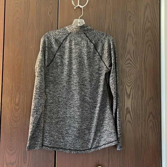 Old Navy active go-dry long sleeved athletic top. Size Medium - Picture 6 of 10